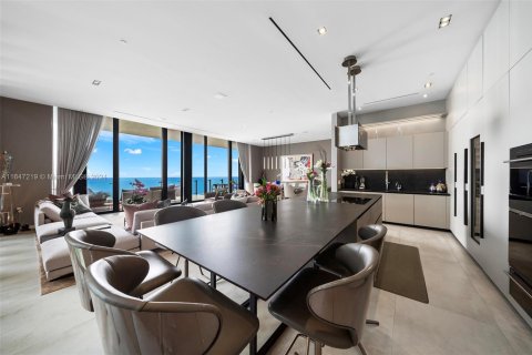Condominio en alquiler en Sunny Isles Beach, Florida, 4 dormitorios, 557.41 m2 № 1881497 - foto 19