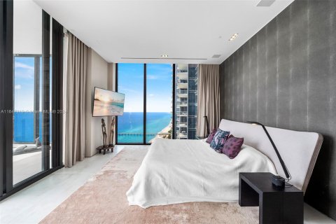 Condominio en alquiler en Sunny Isles Beach, Florida, 4 dormitorios, 557.41 m2 № 1881497 - foto 23