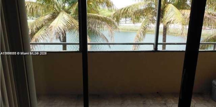 Condo in Miami, Florida, 2 bedrooms № 1861762