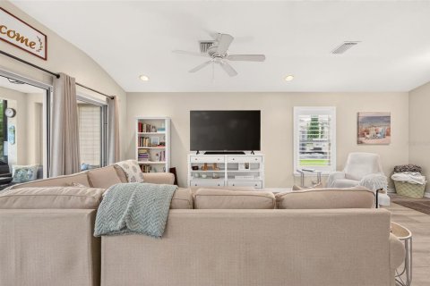 House in Summerfield, Florida 2 bedrooms, 125.05 sq.m. № 2322555 - photo 10