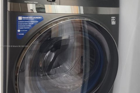 Condo in Hollywood, Florida, 1 bedroom № 1620075 - photo 11