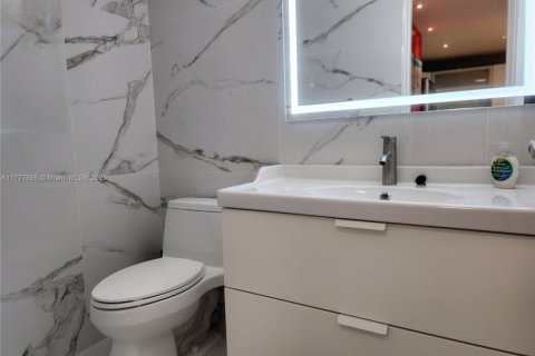 Condo in Hollywood, Florida, 1 bedroom № 1620075 - photo 10