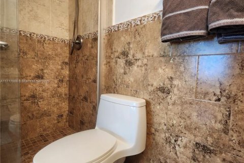 Condo in Hollywood, Florida, 1 bedroom № 1620075 - photo 19