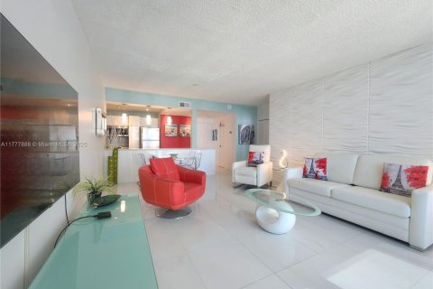 Condo in Hollywood, Florida, 1 bedroom № 1620075 - photo 8