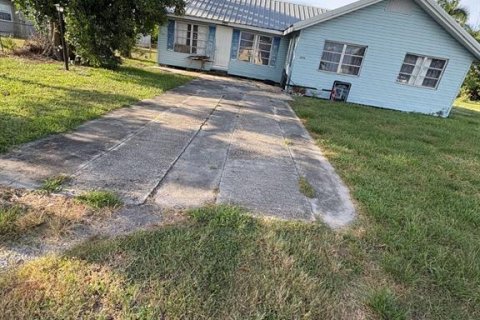 House in Clewiston, Florida 3 bedrooms, 133.78 sq.m. № 1898522 - photo 1