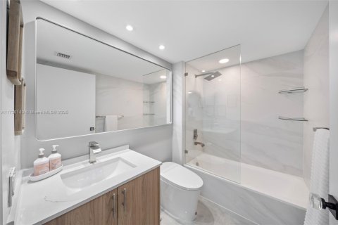 Copropriété à vendre à Miami Beach, Floride: 2 chambres, 100.15 m2 № 1940139 - photo 11