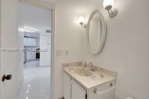 Copropriété à vendre à Hallandale Beach, Floride: 1 chambre, 120.77 m2 № 2052874 - photo 14