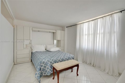Copropriété à vendre à Hallandale Beach, Floride: 1 chambre, 120.77 m2 № 2052874 - photo 9