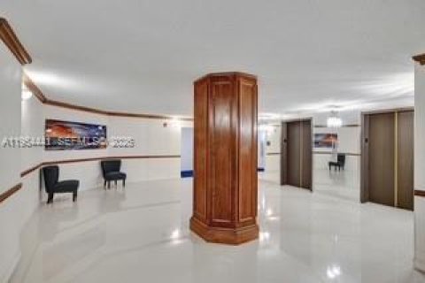 Copropriété à vendre à Hallandale Beach, Floride: 1 chambre, 120.77 m2 № 2052874 - photo 21