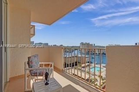 Copropriété à vendre à Hallandale Beach, Floride: 1 chambre, 120.77 m2 № 2052874 - photo 16