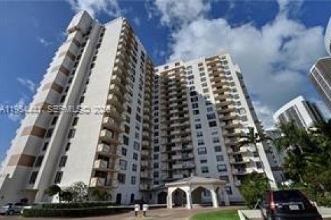 Copropriété à vendre à Hallandale Beach, Floride: 1 chambre, 120.77 m2 № 2052874 - photo 18