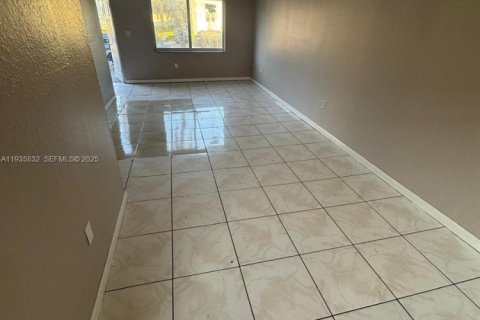 Condominio en alquiler en Miami, Florida, 2 dormitorios, 86.4 m2 № 1993945 - foto 9