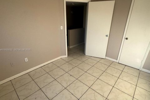 Condominio en alquiler en Miami, Florida, 2 dormitorios, 86.4 m2 № 1993945 - foto 17