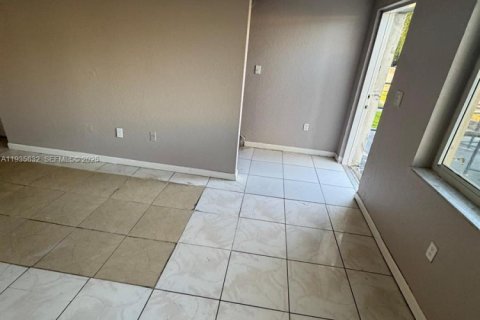 Condominio en alquiler en Miami, Florida, 2 dormitorios, 86.4 m2 № 1993945 - foto 7