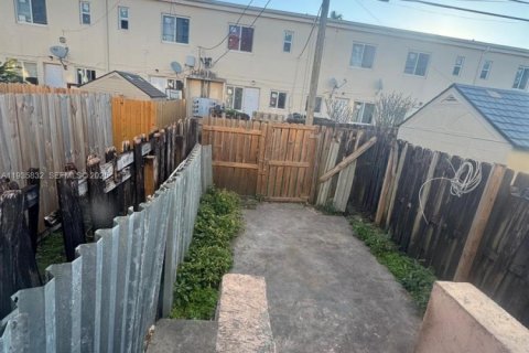 Condominio en alquiler en Miami, Florida, 2 dormitorios, 86.4 m2 № 1993945 - foto 20