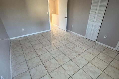 Condominio en alquiler en Miami, Florida, 2 dormitorios, 86.4 m2 № 1993945 - foto 16