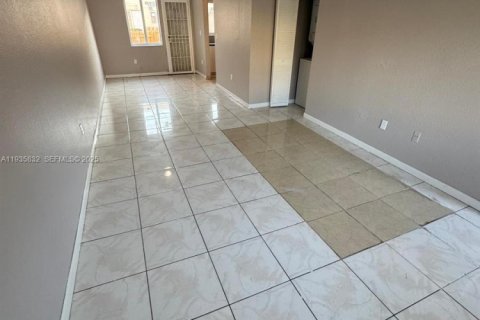 Condominio en alquiler en Miami, Florida, 2 dormitorios, 86.4 m2 № 1993945 - foto 8