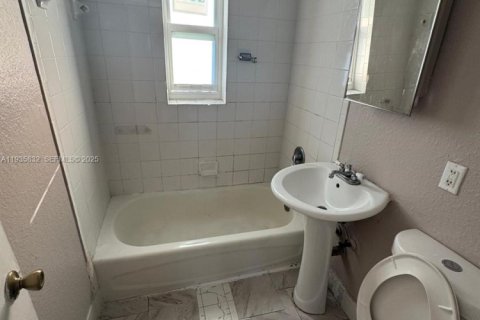 Condominio en alquiler en Miami, Florida, 2 dormitorios, 86.4 m2 № 1993945 - foto 14