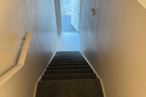 Condominio en alquiler en Miami, Florida, 2 dormitorios, 86.4 m2 № 1993945 - foto 12