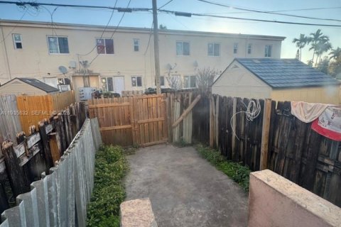 Condominio en alquiler en Miami, Florida, 2 dormitorios, 86.4 m2 № 1993945 - foto 19