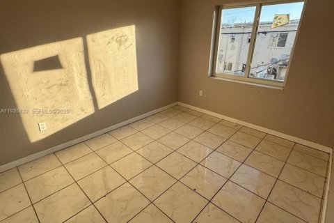 Condominio en alquiler en Miami, Florida, 2 dormitorios, 86.4 m2 № 1993945 - foto 15