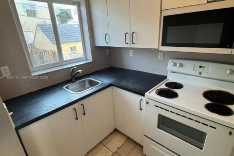 Condominio en alquiler en Miami, Florida, 2 dormitorios, 86.4 m2 № 1993945 - foto 4