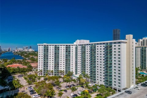 Condominio en venta en Sunny Isles Beach, Florida, 3 dormitorios, 138.61 m2 № 1993879 - foto 30