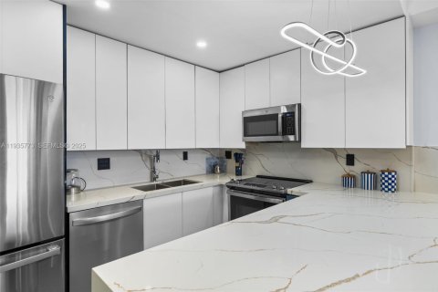 Condominio en venta en Sunny Isles Beach, Florida, 3 dormitorios, 138.61 m2 № 1993879 - foto 5