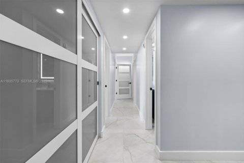 Condominio en venta en Sunny Isles Beach, Florida, 3 dormitorios, 138.61 m2 № 1993879 - foto 22