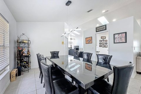 Casa en venta en Orlando, Florida, 4 dormitorios, 210.24 m2 № 1912258 - foto 15
