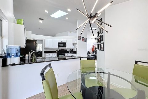 Casa en venta en Orlando, Florida, 4 dormitorios, 210.24 m2 № 1912258 - foto 23