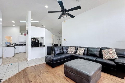 Casa en venta en Orlando, Florida, 4 dormitorios, 210.24 m2 № 1912258 - foto 26