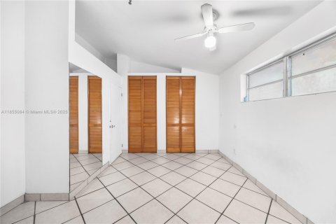 House in South Miami, Florida 4 bedrooms, 140.47 sq.m. № 1875030 - photo 14