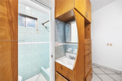 House in South Miami, Florida 4 bedrooms, 140.47 sq.m. № 1875030 - photo 21