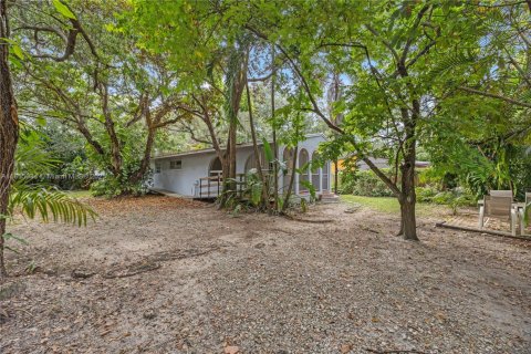 House in South Miami, Florida 4 bedrooms, 140.47 sq.m. № 1875030 - photo 2