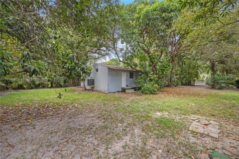 House in South Miami, Florida 4 bedrooms, 140.47 sq.m. № 1875030 - photo 27