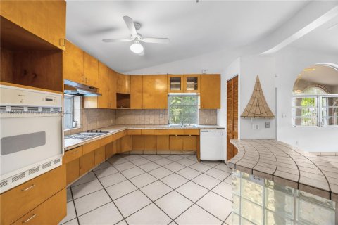 House in South Miami, Florida 4 bedrooms, 140.47 sq.m. № 1875030 - photo 7