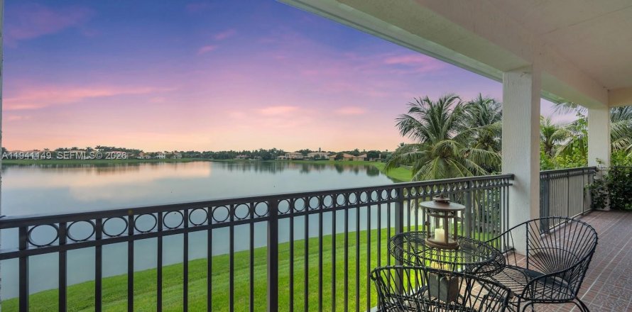 Дом в Катлер-Бей, Флорида 5 спален, 366.5м2 № 1998407