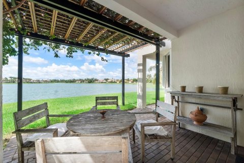 Купить виллу или дом в Катлер-Бей, Флорида 5 спален, 366.5м2, № 1998407 - фото 8