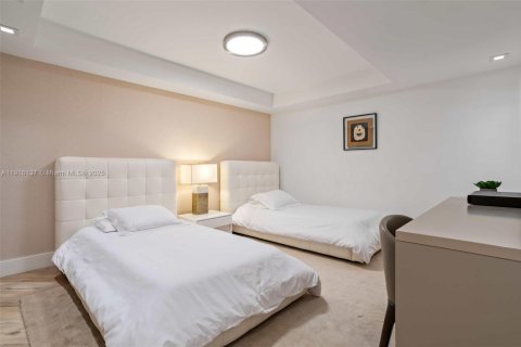 Condo in Miami Beach, Florida, 3 bedrooms  № 1970816 - photo 29