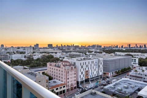 Condo in Miami Beach, Florida, 3 bedrooms  № 1970816 - photo 24