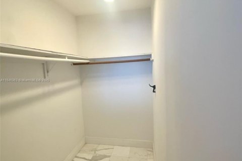 Condo in North Miami, Florida, 2 bedrooms  № 1763774 - photo 19