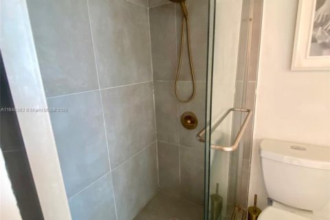 Condo in North Miami, Florida, 2 bedrooms  № 1763774 - photo 15
