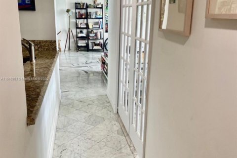 Condo in North Miami, Florida, 2 bedrooms  № 1763774 - photo 14