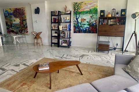 Condo in North Miami, Florida, 2 bedrooms  № 1763774 - photo 4