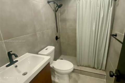 Condo in North Miami, Florida, 2 bedrooms  № 1763774 - photo 13