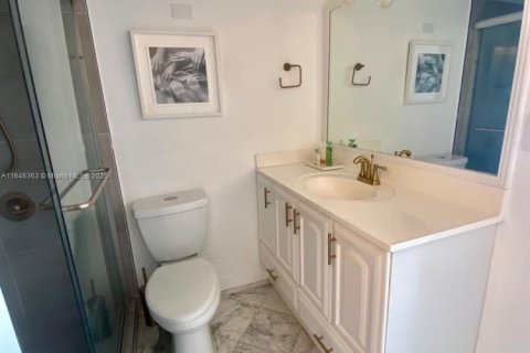 Condo in North Miami, Florida, 2 bedrooms  № 1763774 - photo 16