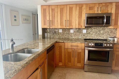 Condo in North Miami, Florida, 2 bedrooms  № 1763774 - photo 7