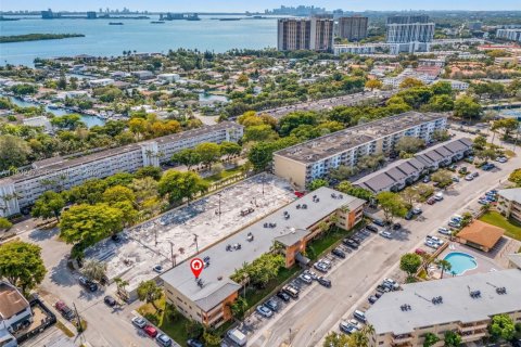 Condo in North Miami, Florida, 2 bedrooms № 2244150 - photo 30