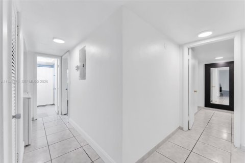 Condo in North Miami, Florida, 2 bedrooms № 2244150 - photo 13